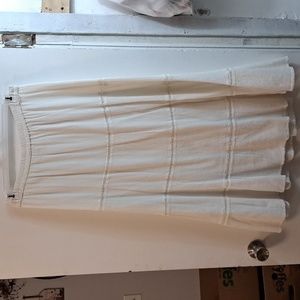 Old Navy medium cream colored skirt